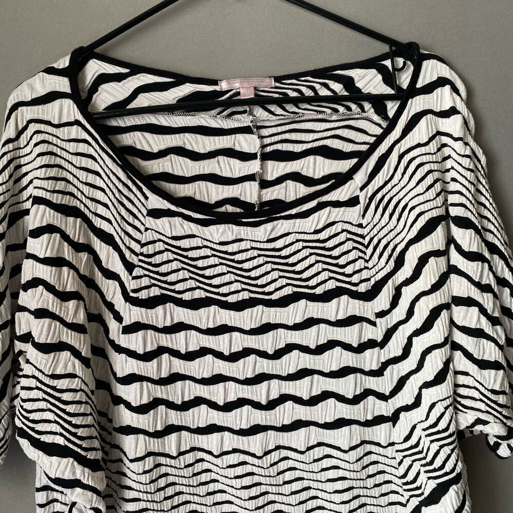 Romeo + Juliet sz S geo black white oversized tunic top - Picture 7 of 7